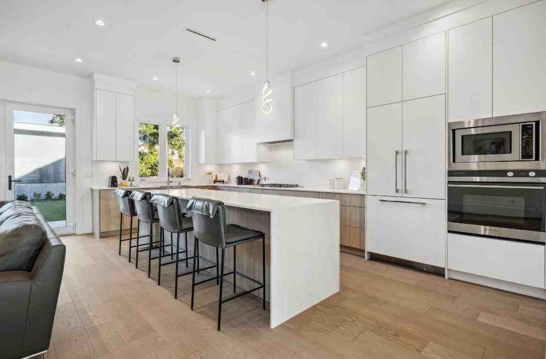 2652 Chesterfield Avenue - Photo 2 of 23