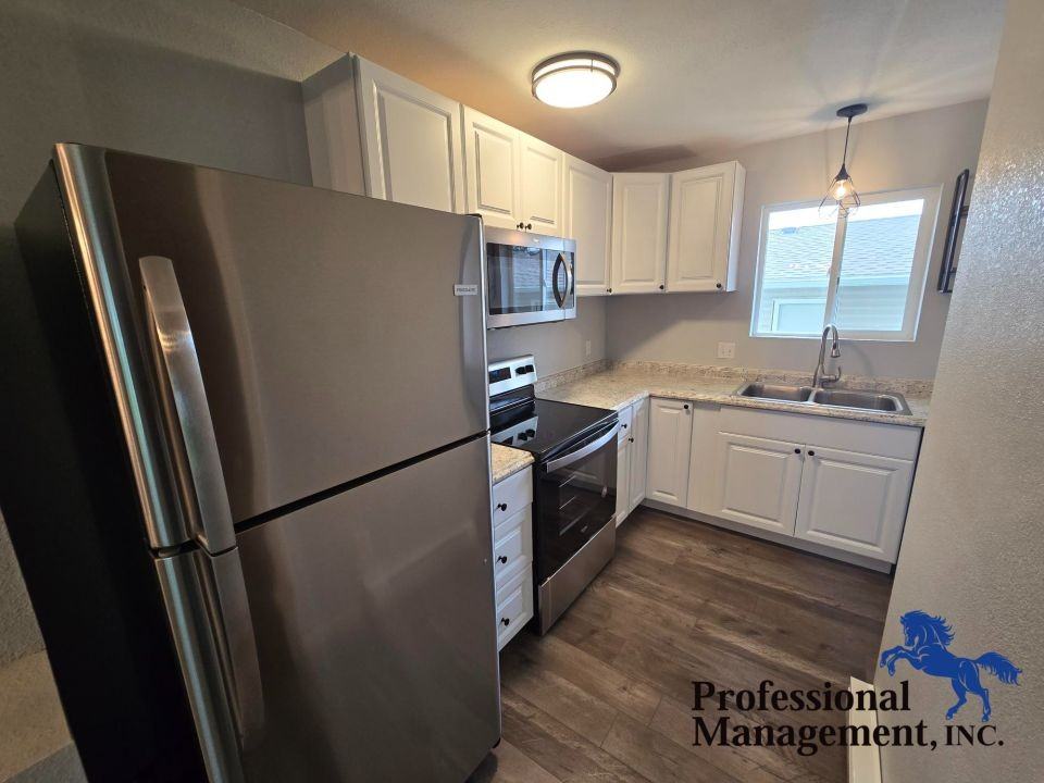 3285 Canyon Dr #15 - Photo 2 of 9