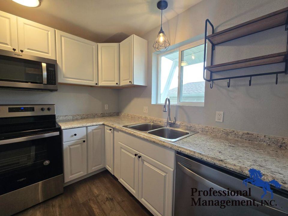 3285 Canyon Dr #15 - Photo 3 of 9