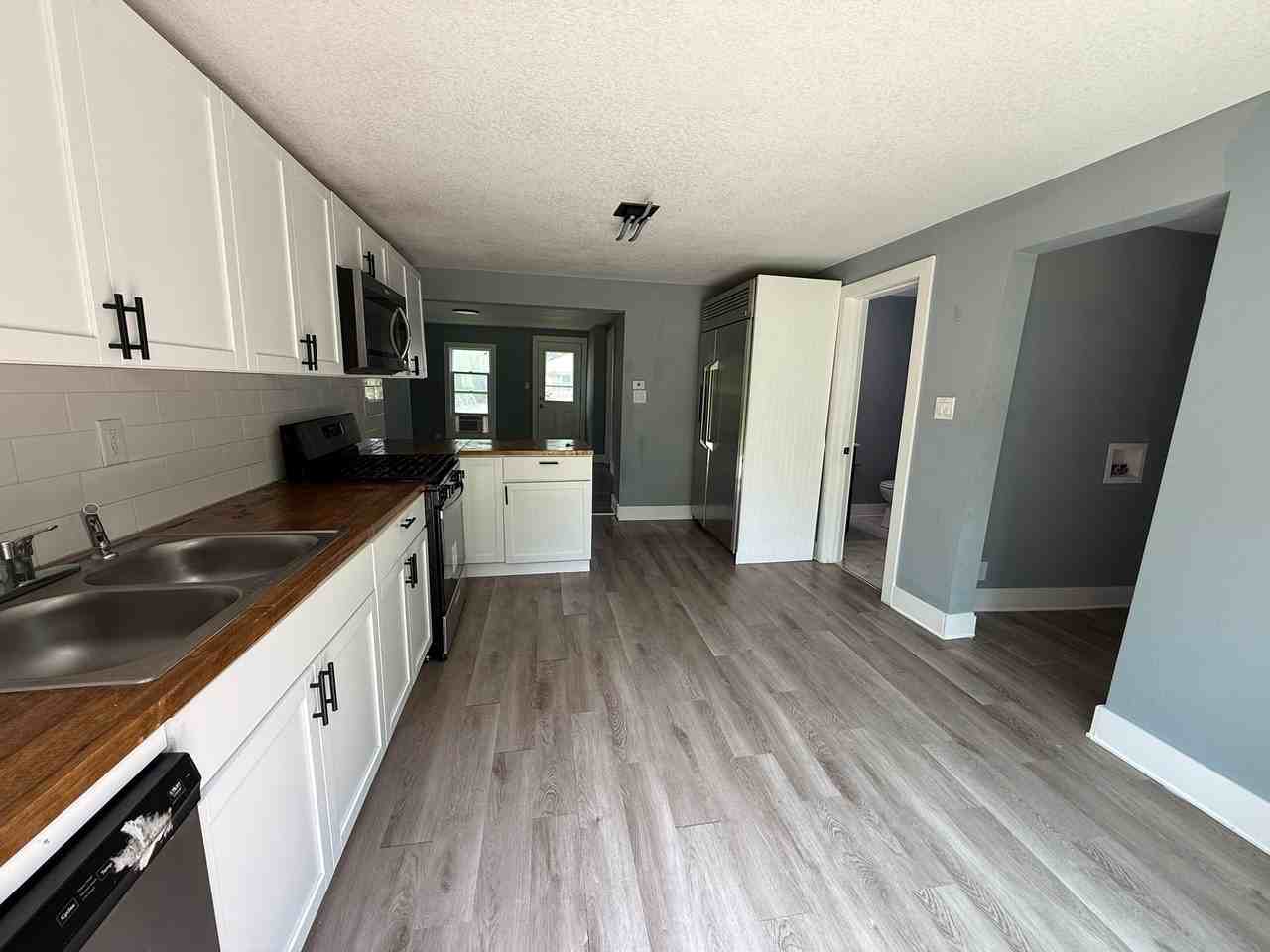 19 E Broad St - Photo 2 of 18