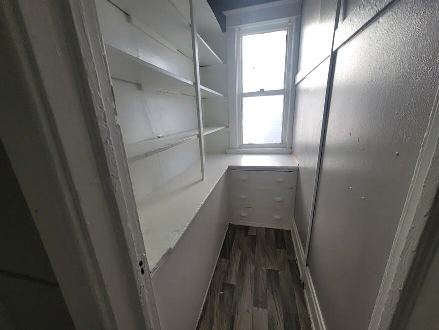106 W Keefe Ave #4 - Photo 3 of 11