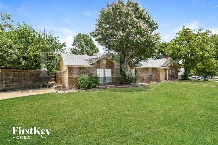 826 Woodhaven Ln - Photo 2 of 15