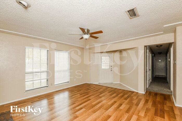 826 Woodhaven Ln - Photo 3 of 15