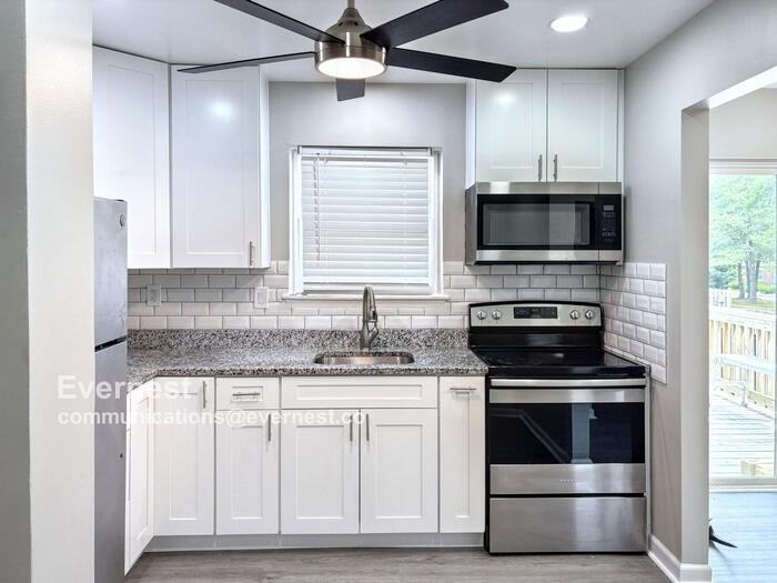 875 Saint Michaels Dr - Photo 2 of 25