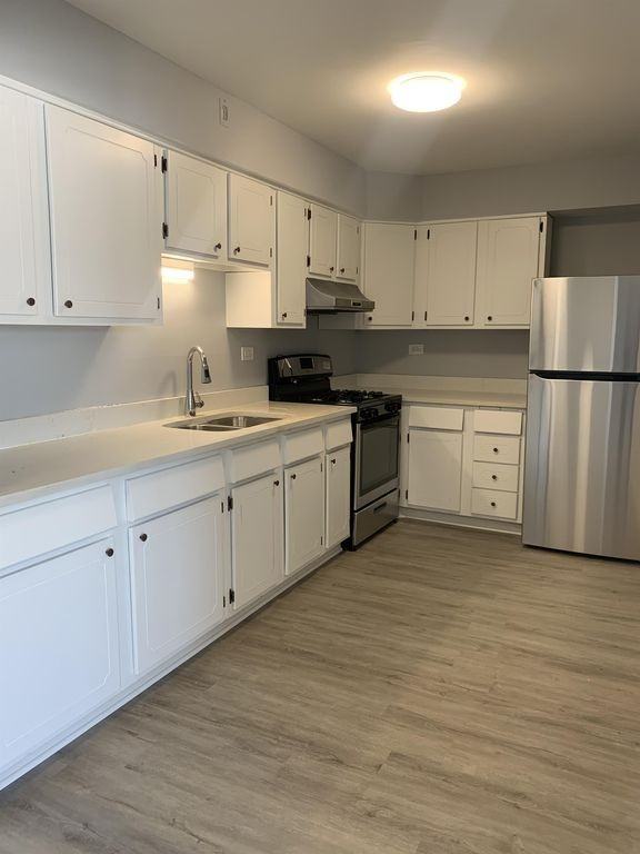 392 Executive Dr #105 - Photo 2 of 5