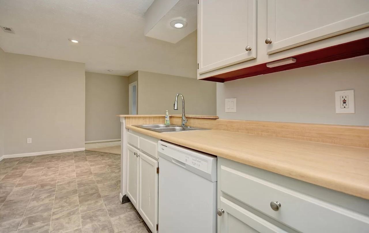 2245 Hedgerow Rd #2245D - Photo 7 of 12
