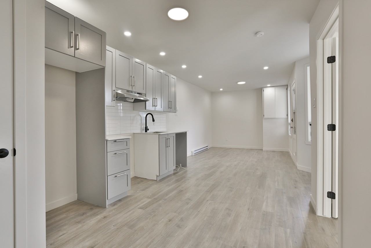 2110-2120 Rue Fullum - Photo 2 of 13