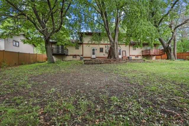 5827 Winnetka Ave N - Photo 4 of 10