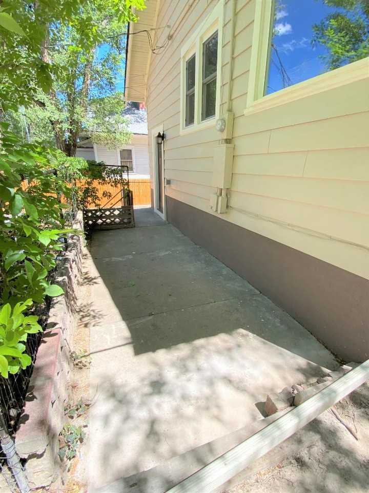 618 W Pikes Peak Ave - Photo 2 of 16