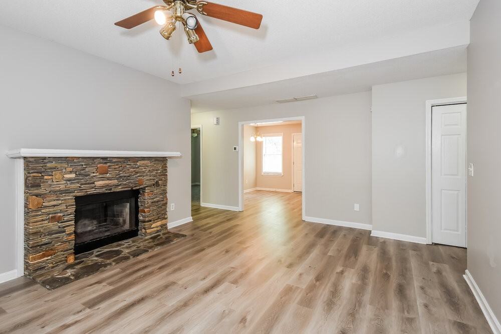 2740 Lakeside Trl - Photo 3 of 16