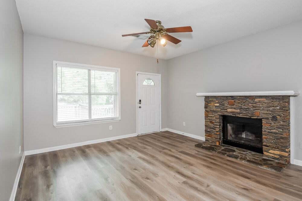 2740 Lakeside Trl - Photo 5 of 16