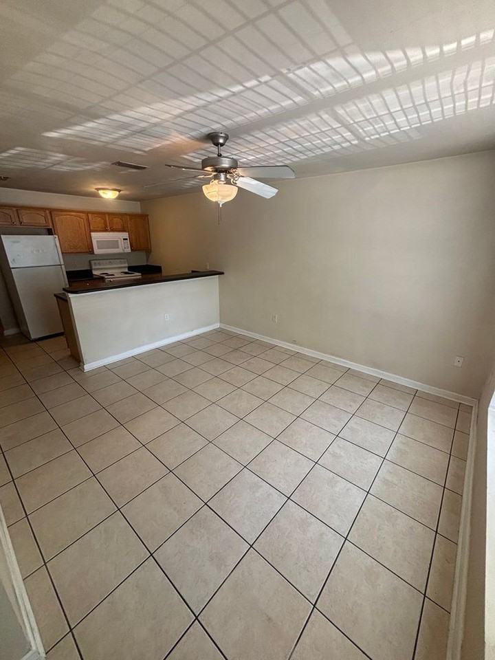 1552 Devoe St - Photo 3 of 19