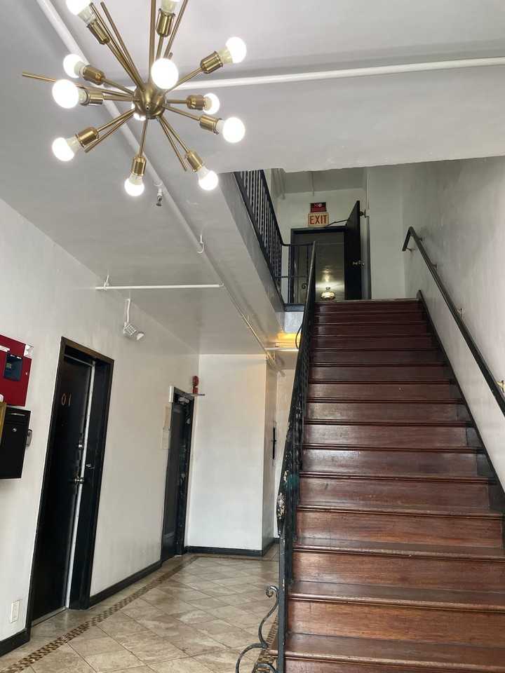 Chateau Los Feliz - Photo 6 of 49