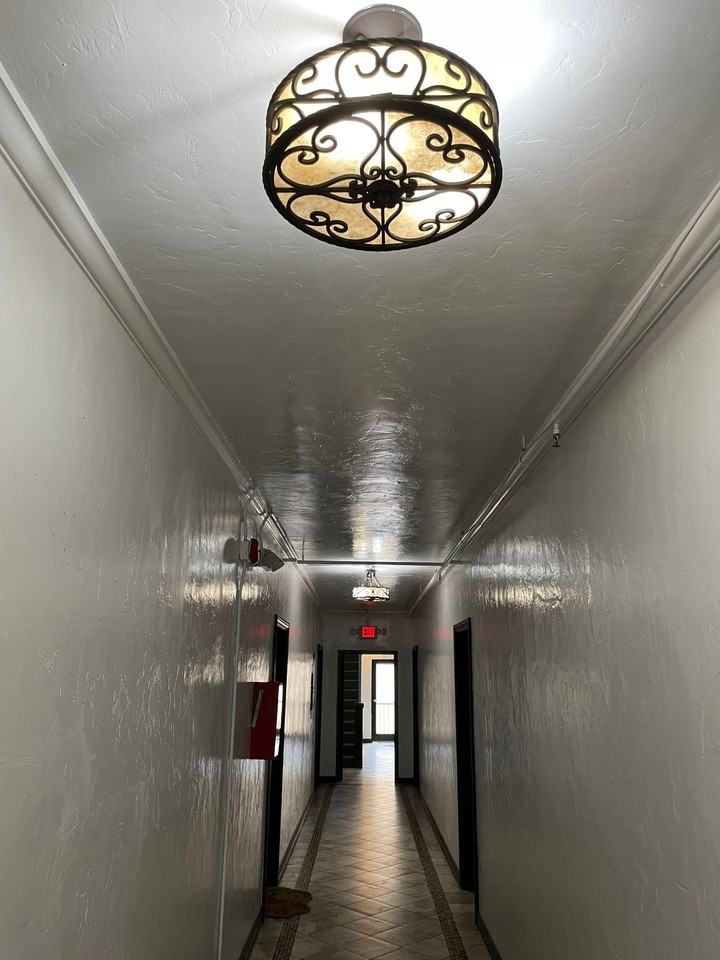 Chateau Los Feliz - Photo 7 of 49