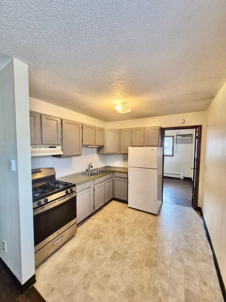 2108 Empire St - Photo 2 of 6