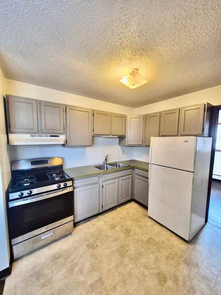 2108 Empire St - Photo 3 of 6