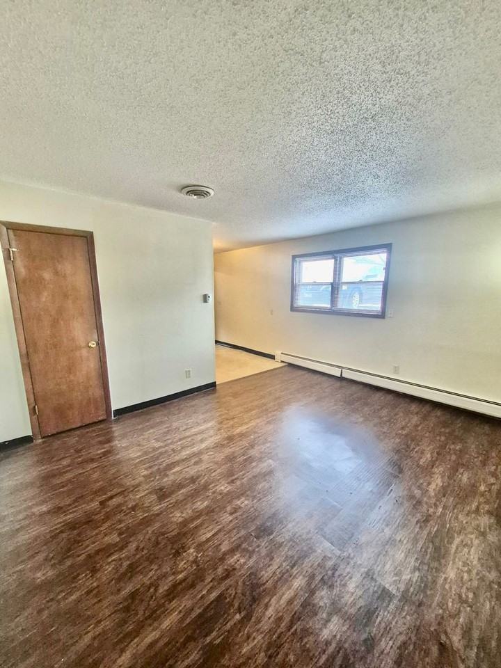 2108 Empire St - Photo 5 of 6