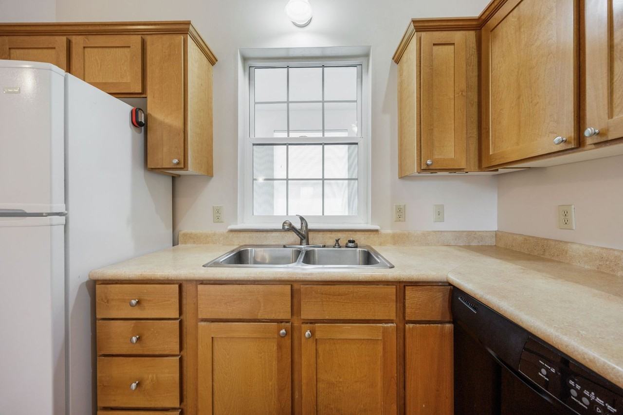 630 Cardwell Ct - Photo 4 of 23