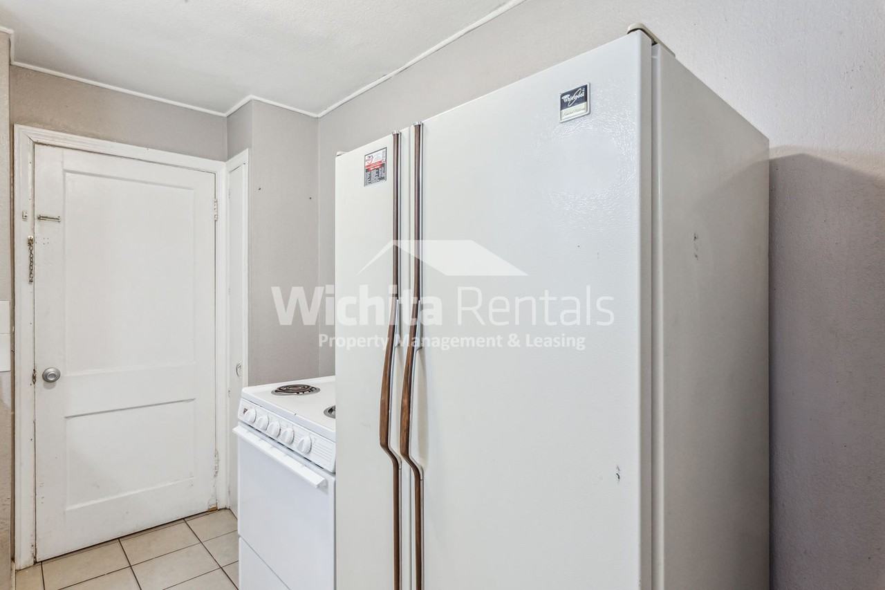 1255 N Oliver Ave - Photo 6 of 15