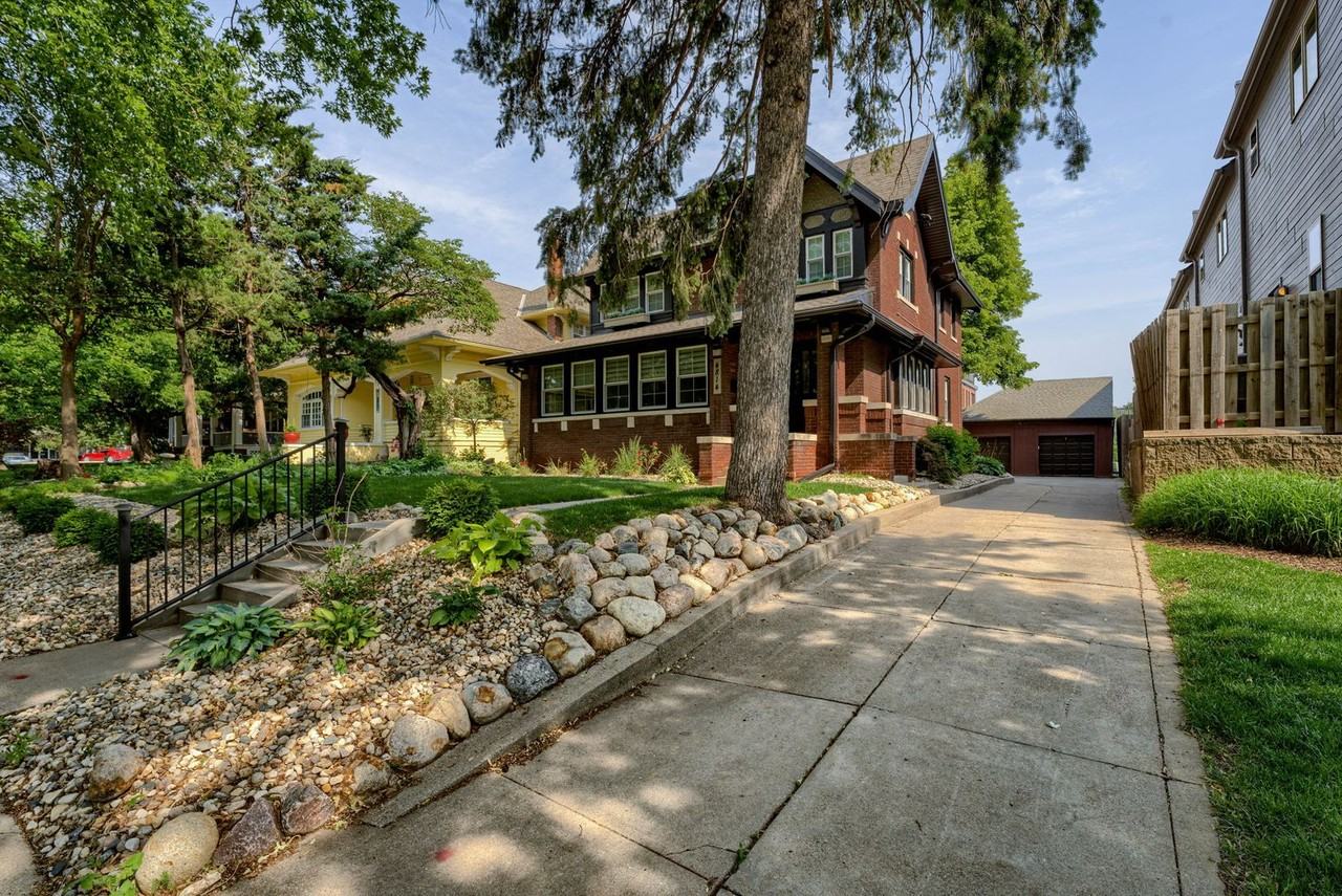 4814 Douglas St - Photo 2 of 43