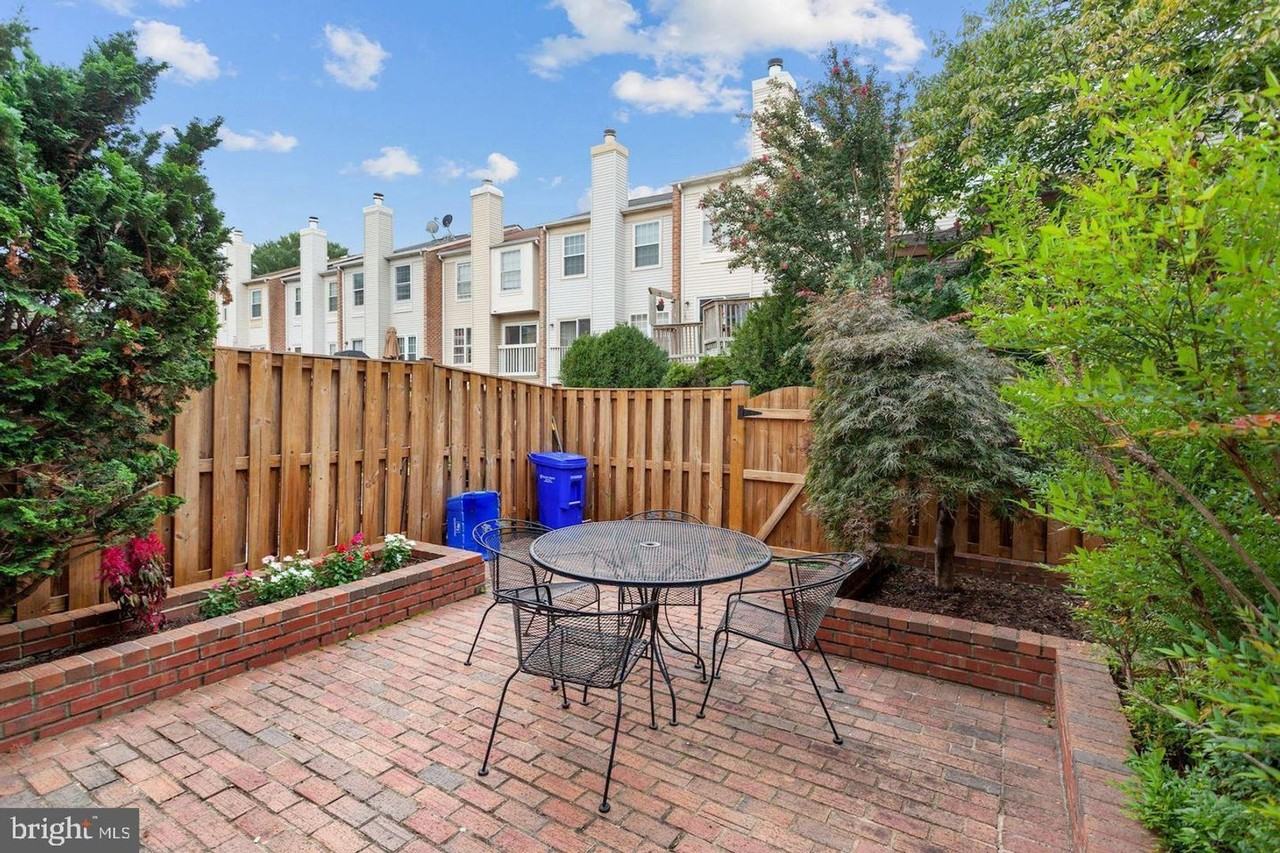 6531 Kemper Lakes Ct - Photo 3 of 24