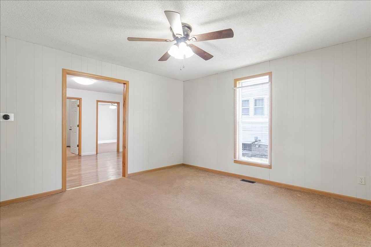 416 Grover St - Photo 3 of 23