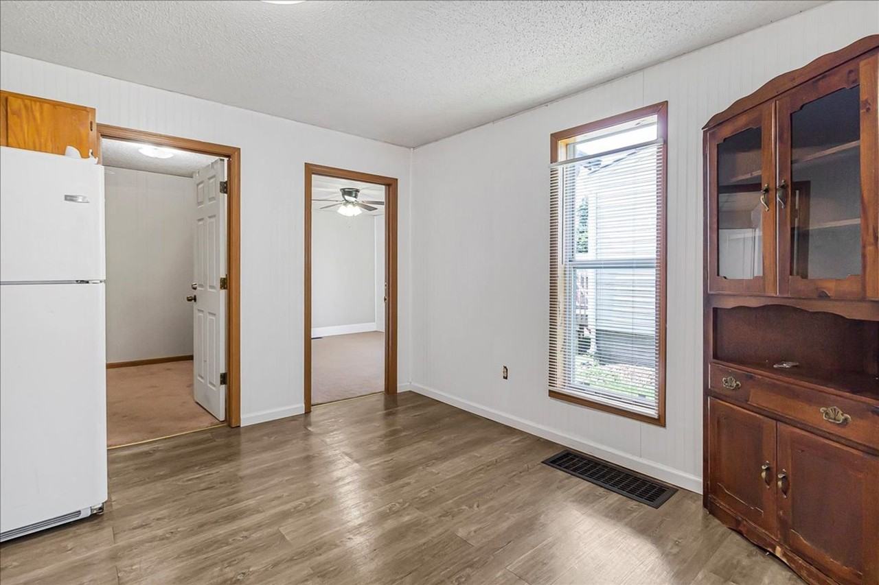 416 Grover St - Photo 7 of 23