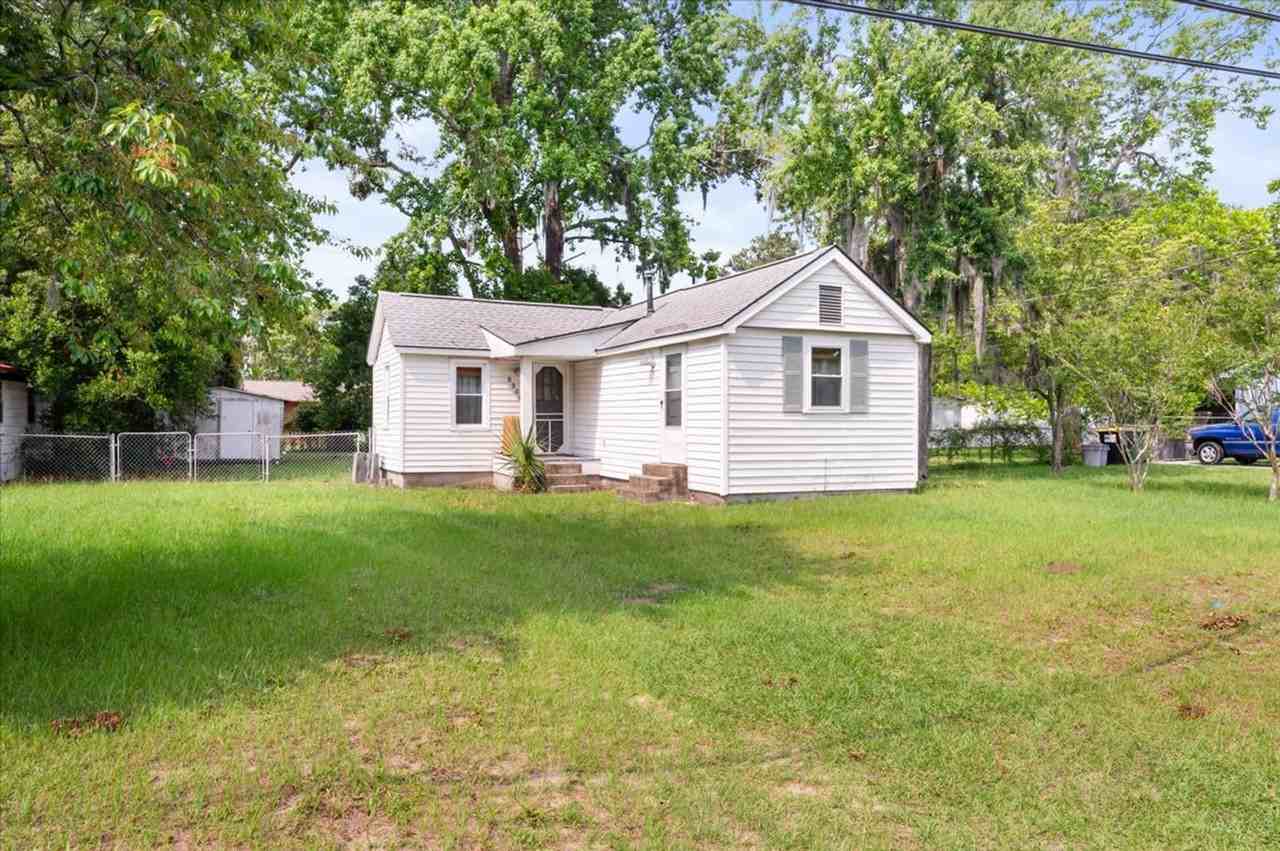 2208 E 56th St - Photo 6 of 25