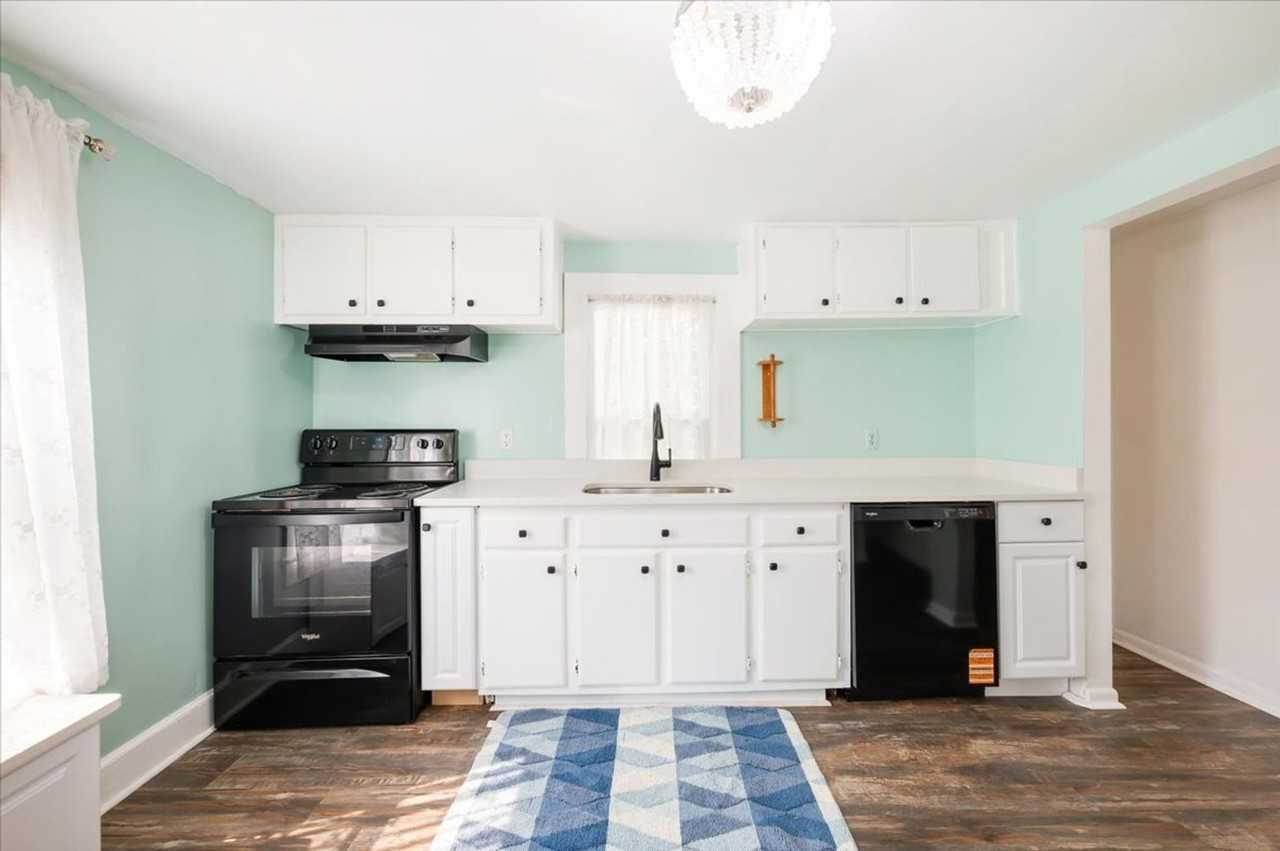 2208 E 56th St - Photo 3 of 25