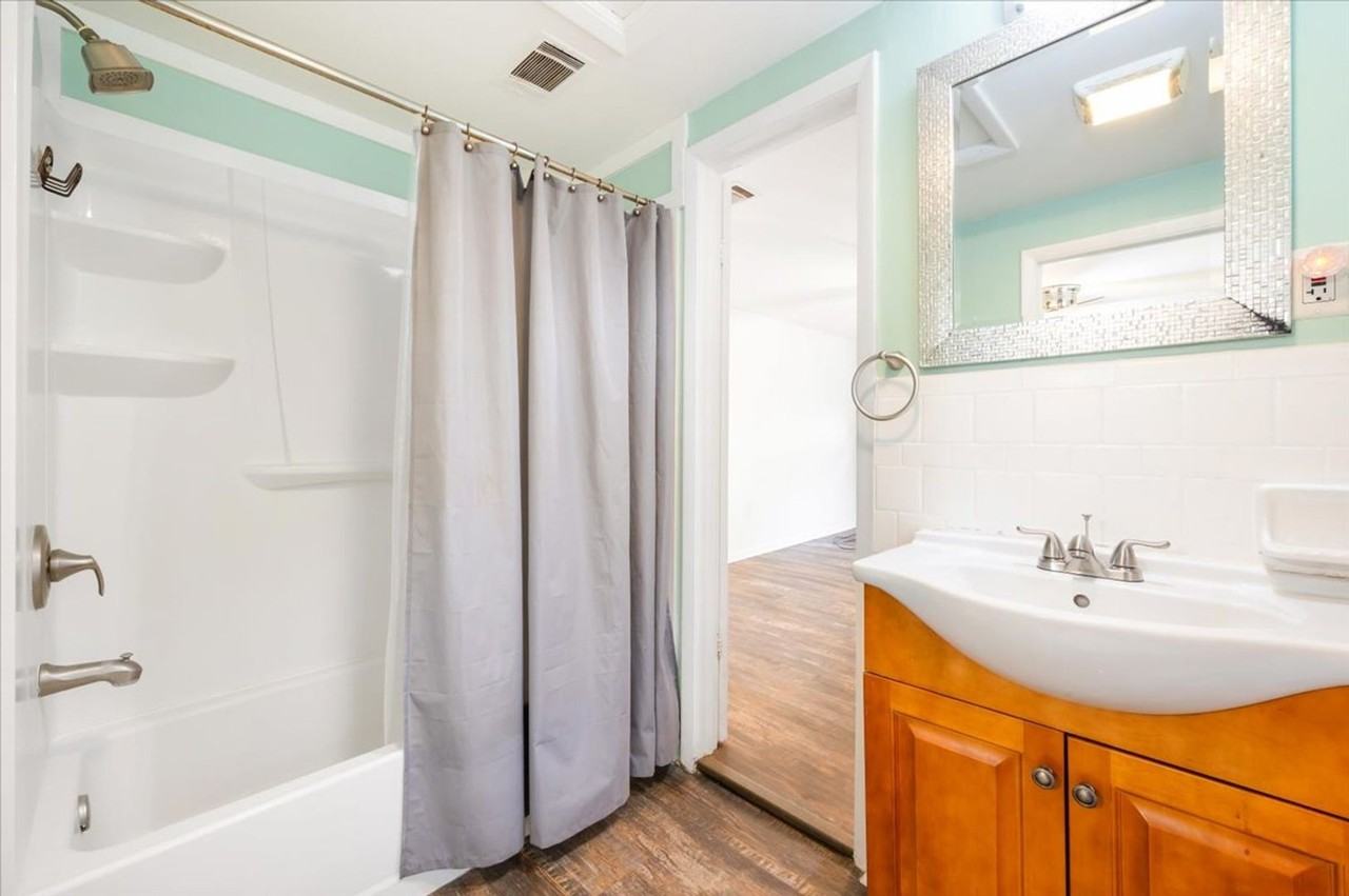2208 E 56th St - Photo 4 of 25