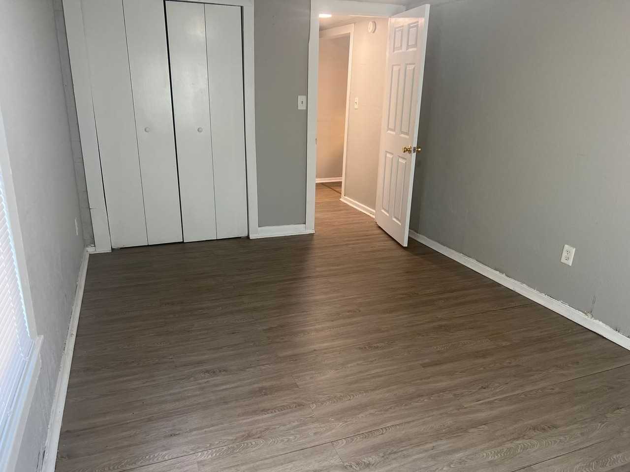 212 N Cherokee Ave - Photo 7 of 8