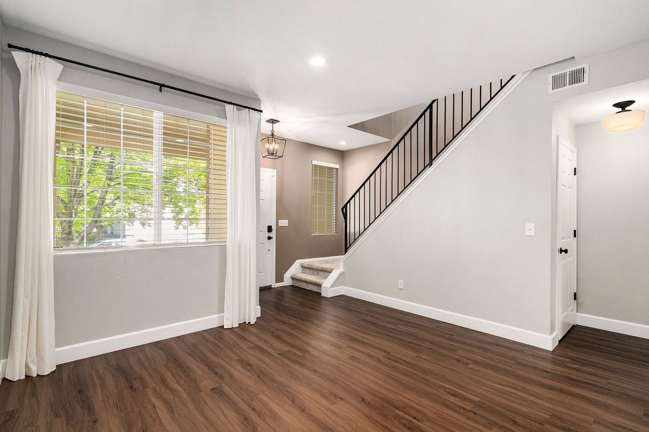 8344 S Quay Ct - Photo 3 of 27