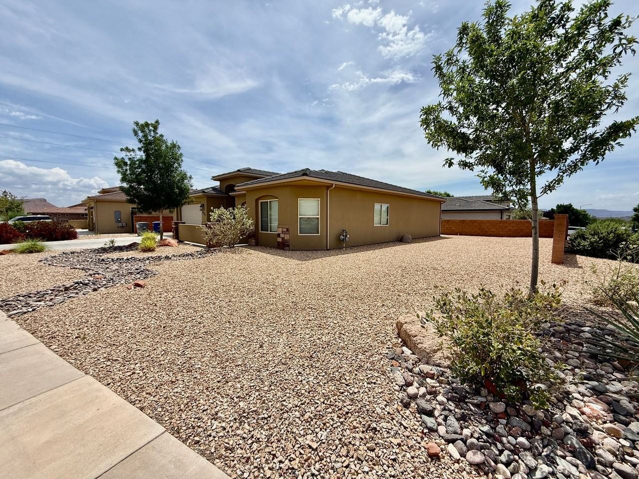 2726 E 430 N - Photo 2 of 26