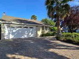featured image of 215 Avenida Espana