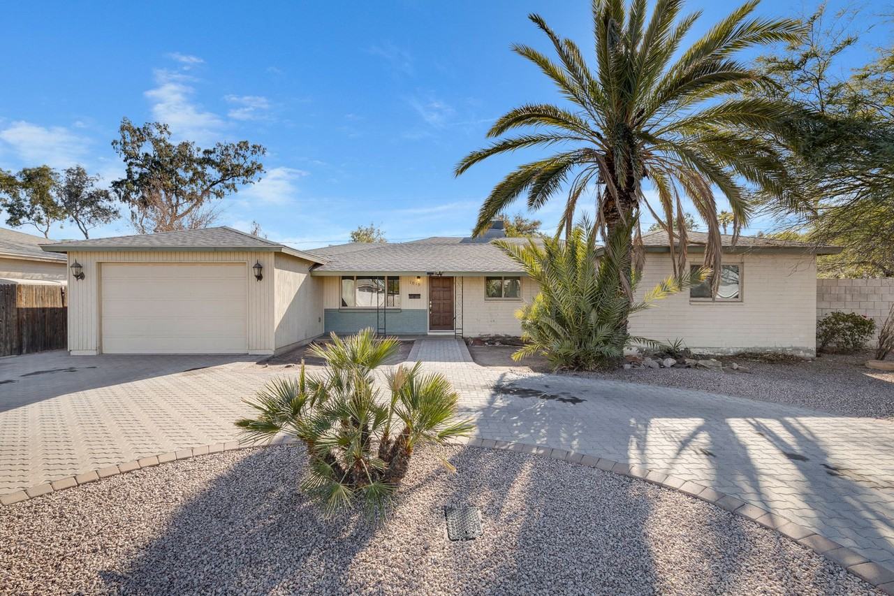 1019 W 19th St - Photo 2 of 28