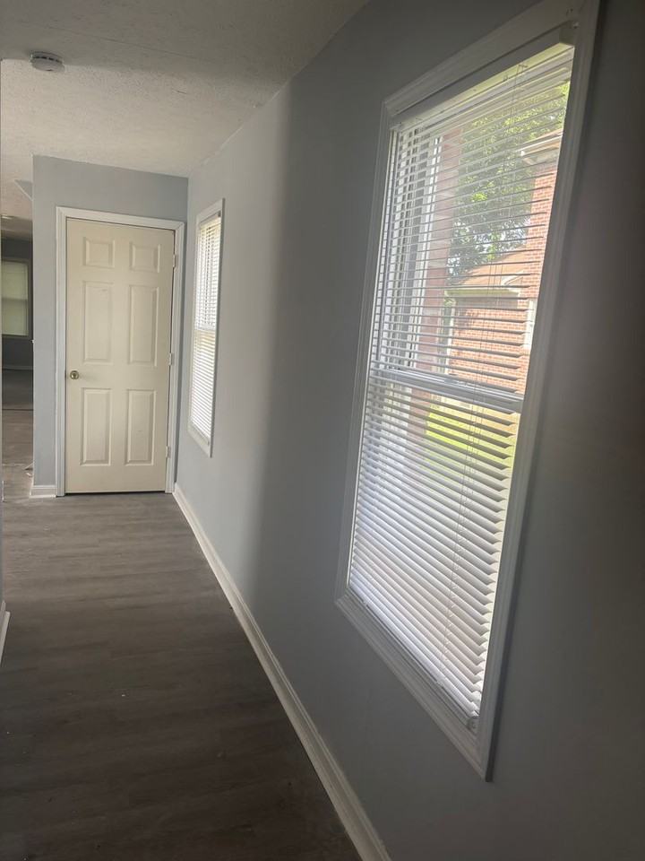 2404 Montgomery St - Photo 2 of 6