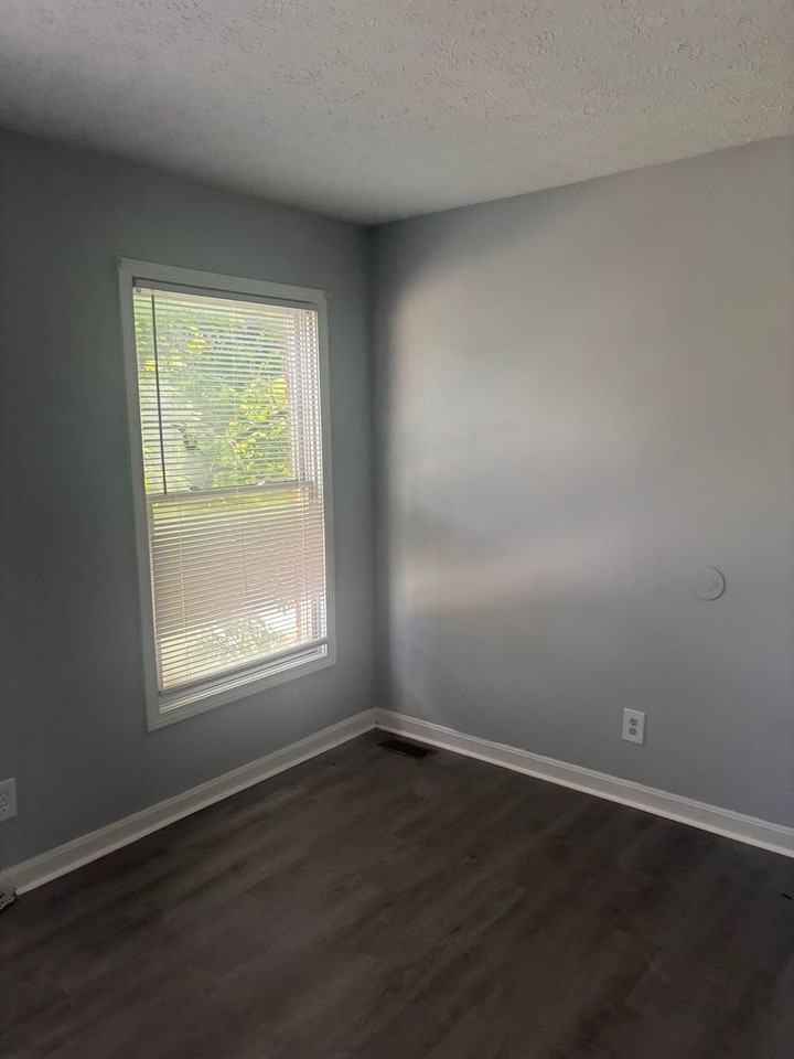 2404 Montgomery St - Photo 4 of 6