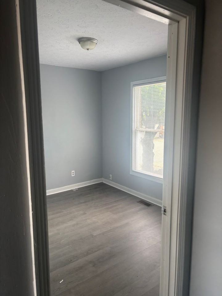 2404 Montgomery St - Photo 5 of 6