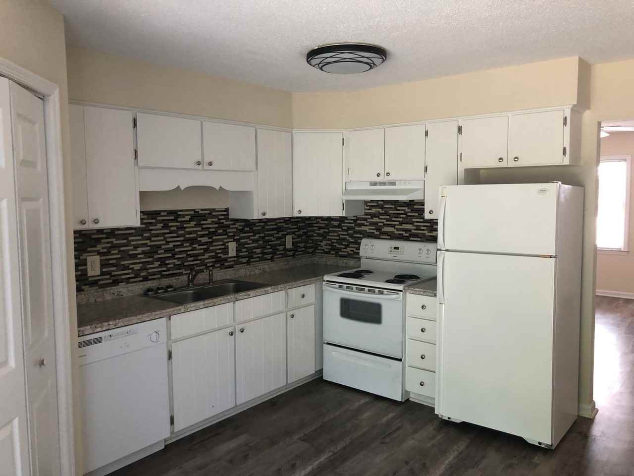 363 Lullwater Dr - Photo 2 of 8