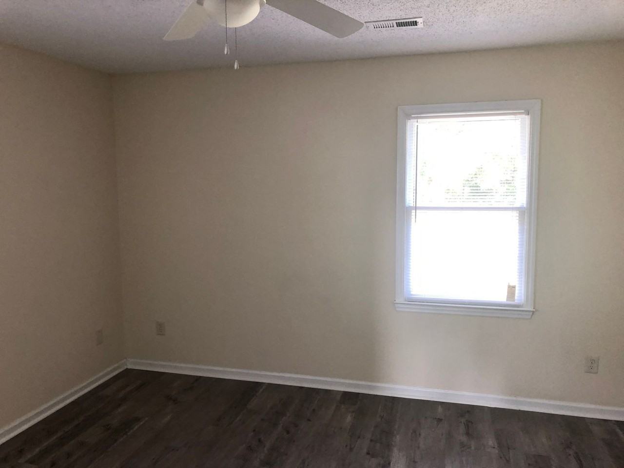 363 Lullwater Dr - Photo 3 of 8