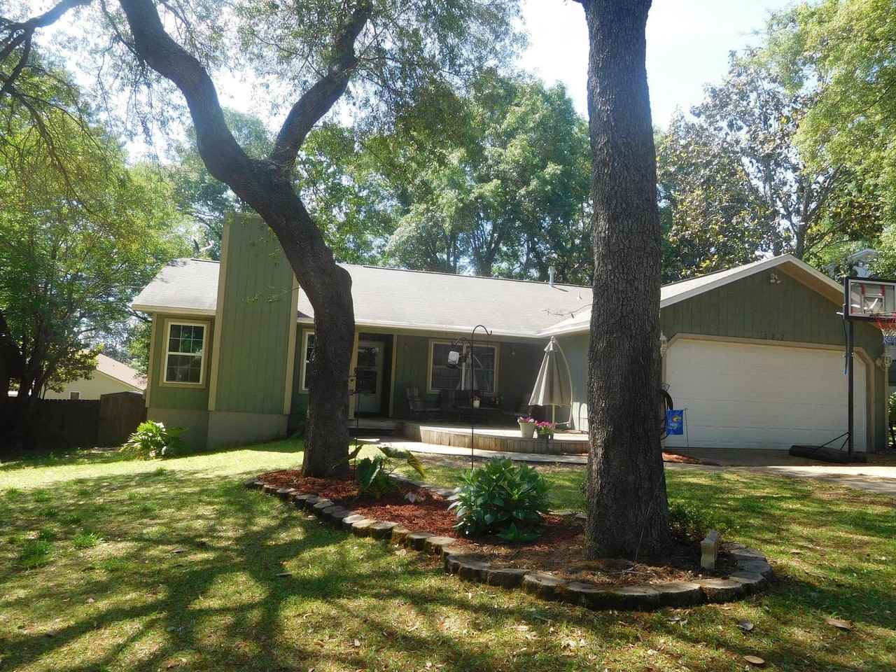 527 Matthew St - Photo 2 of 20