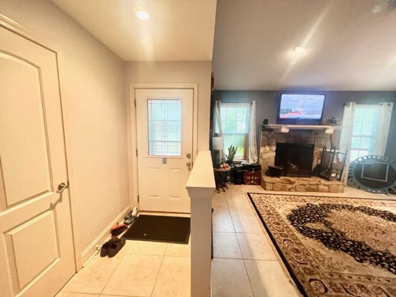 527 Matthew St - Photo 3 of 20