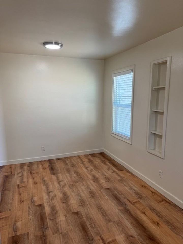 1916 8th St - Photo 7 of 11