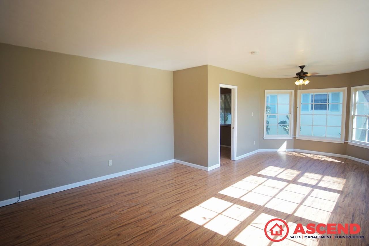 110 Lincoln St - Photo 3 of 13