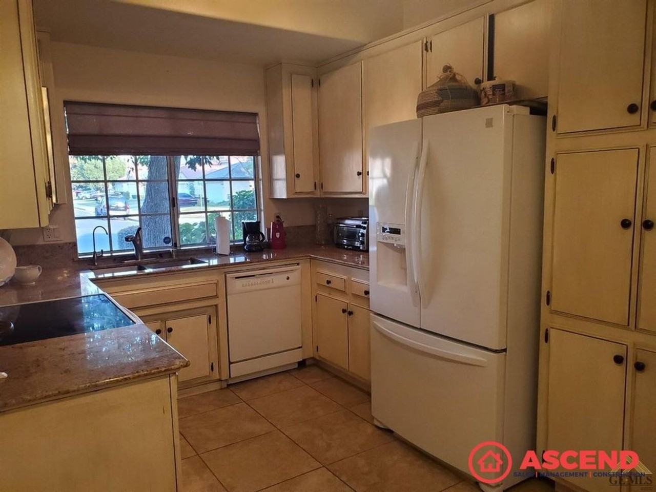 917 Sand Creek Dr - Photo 3 of 11