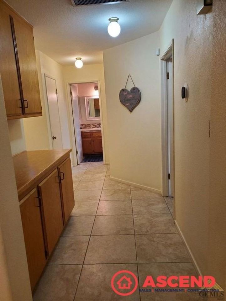 917 Sand Creek Dr - Photo 4 of 11