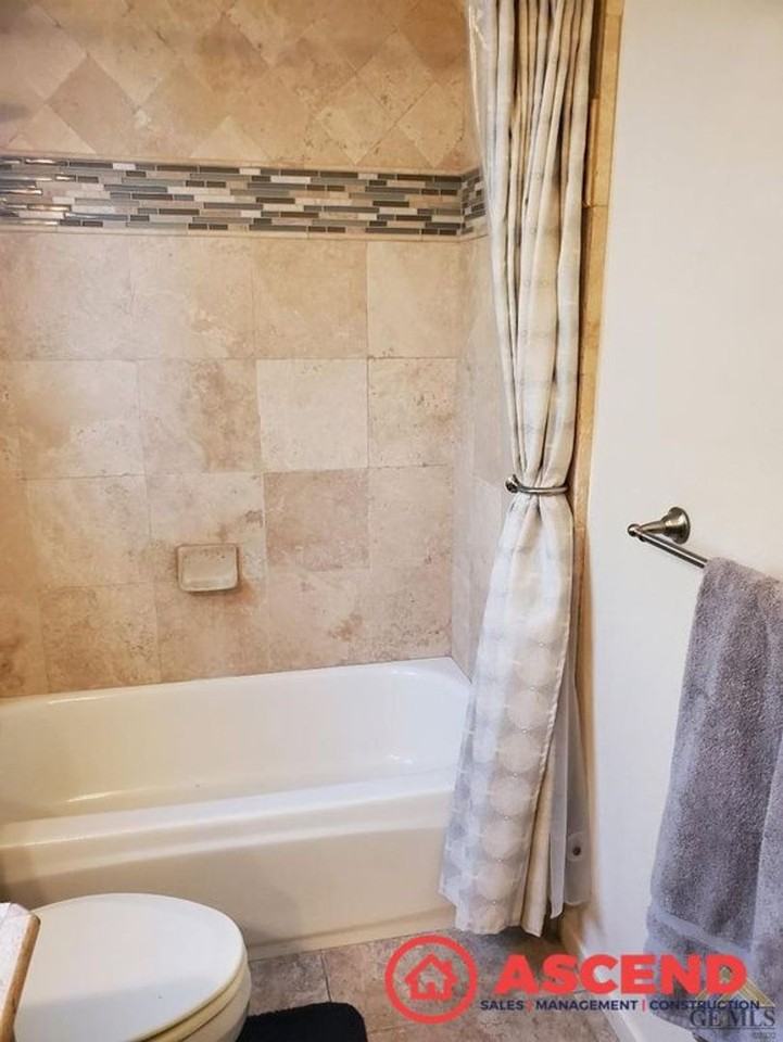 917 Sand Creek Dr - Photo 5 of 11