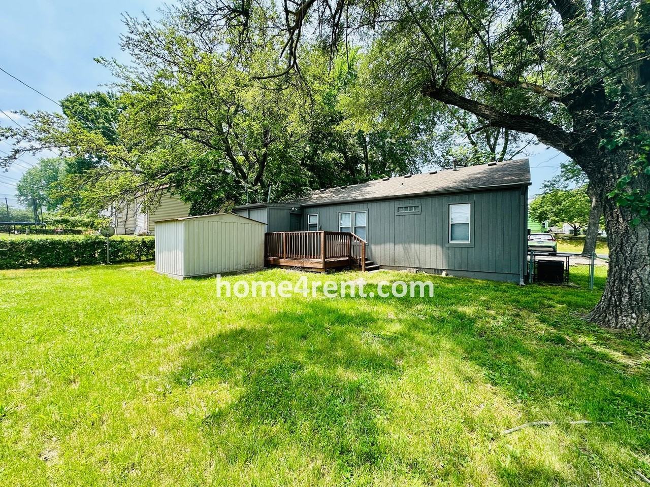 1205 N 39th St - Photo 2 of 24