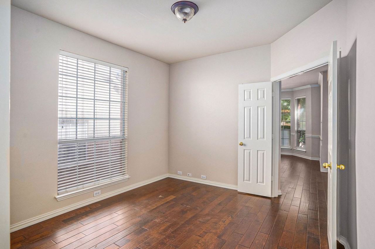 4213 Sharondale Dr - Photo 5 of 24