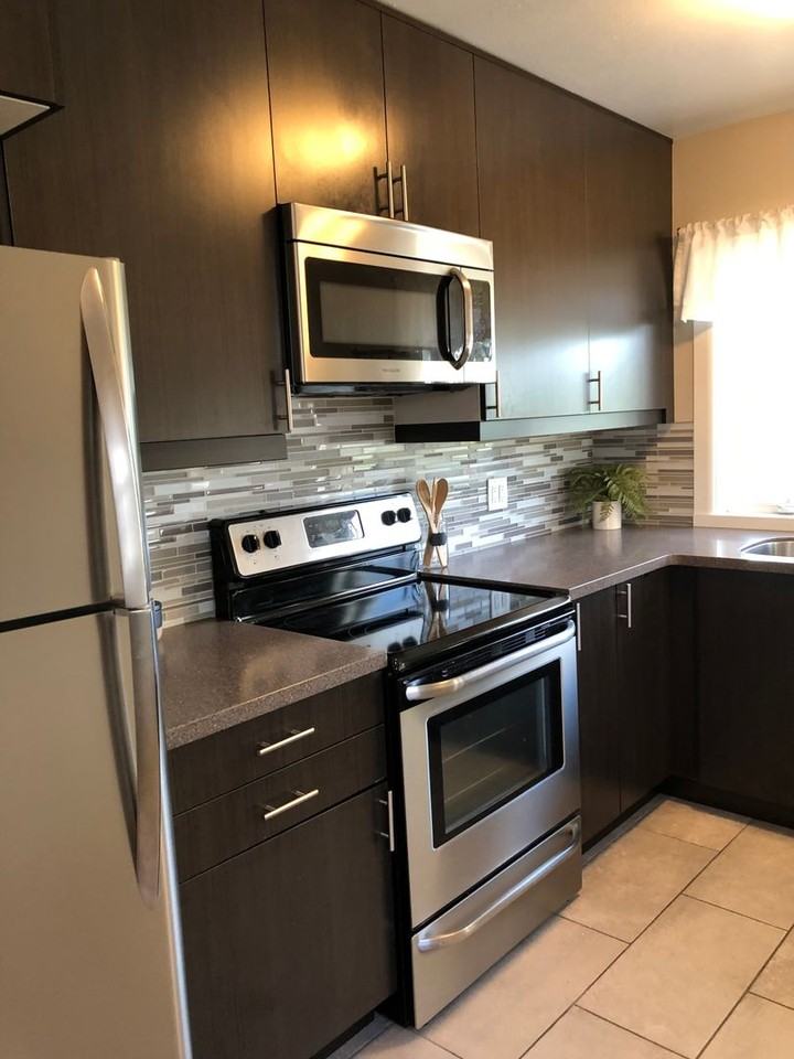 1607 Plymouth Ave - Photo 2 of 24